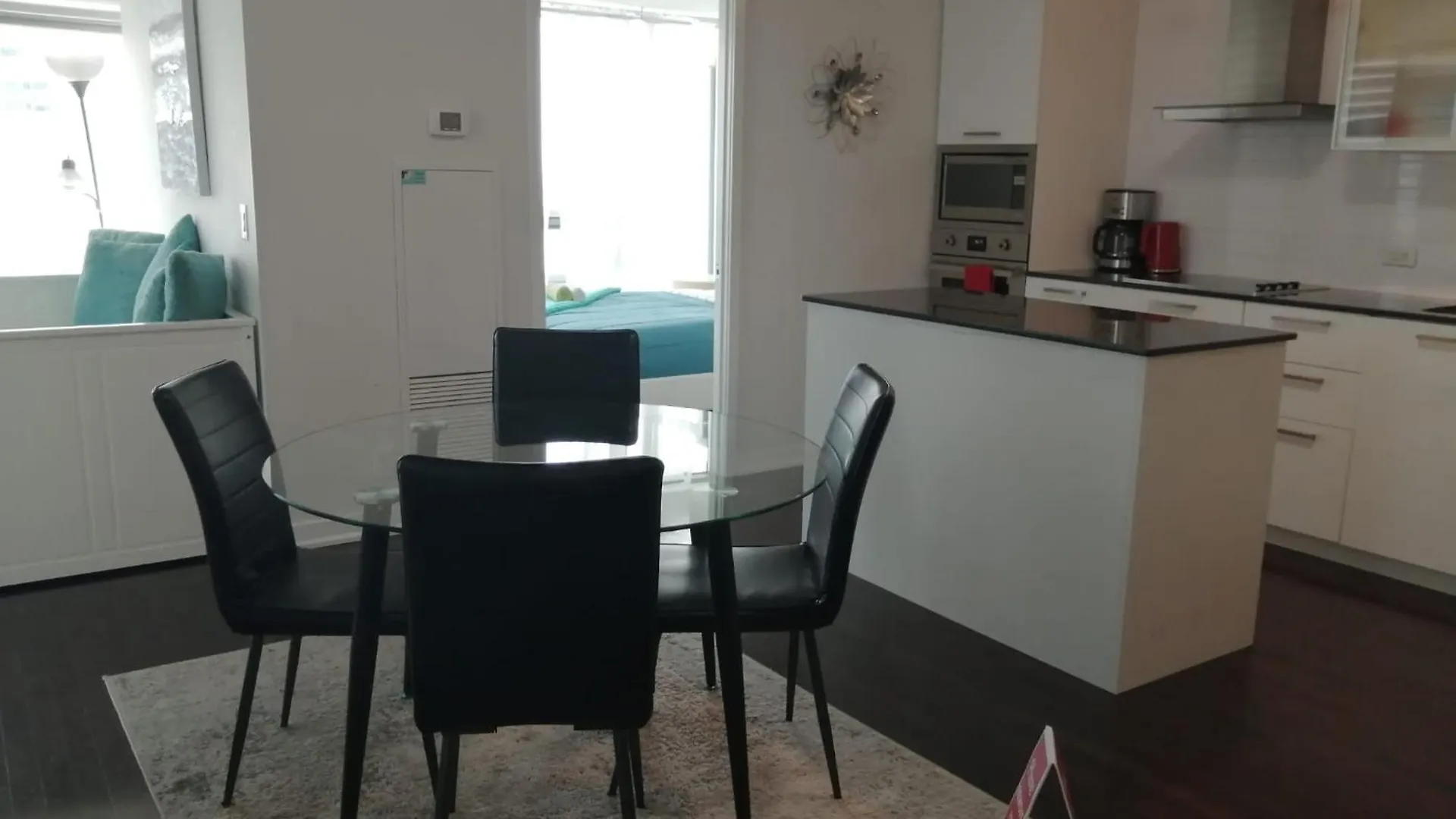 Above Clouds 3 Bedroom Condo Downtown Toronto Kanada
