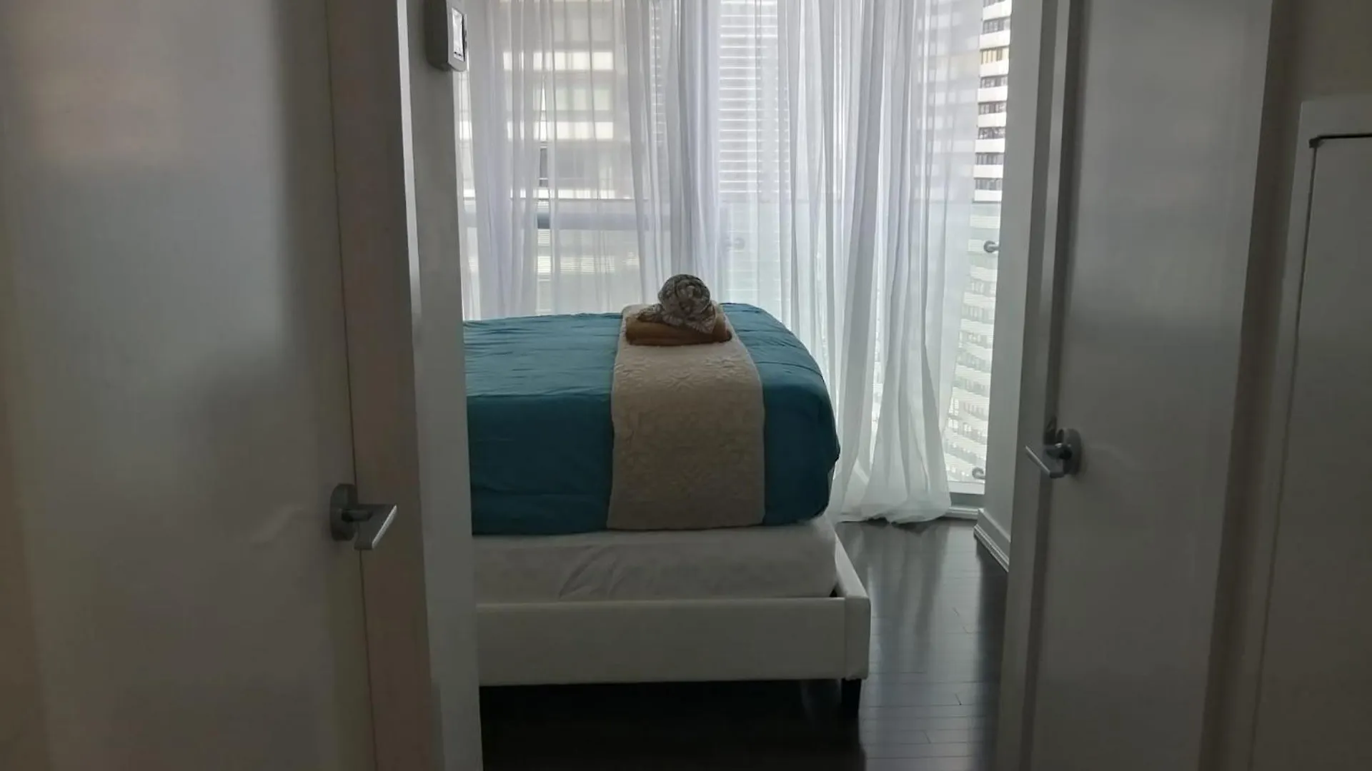 Above Clouds 3 Bedroom Condo Downtown Toronto Apartment