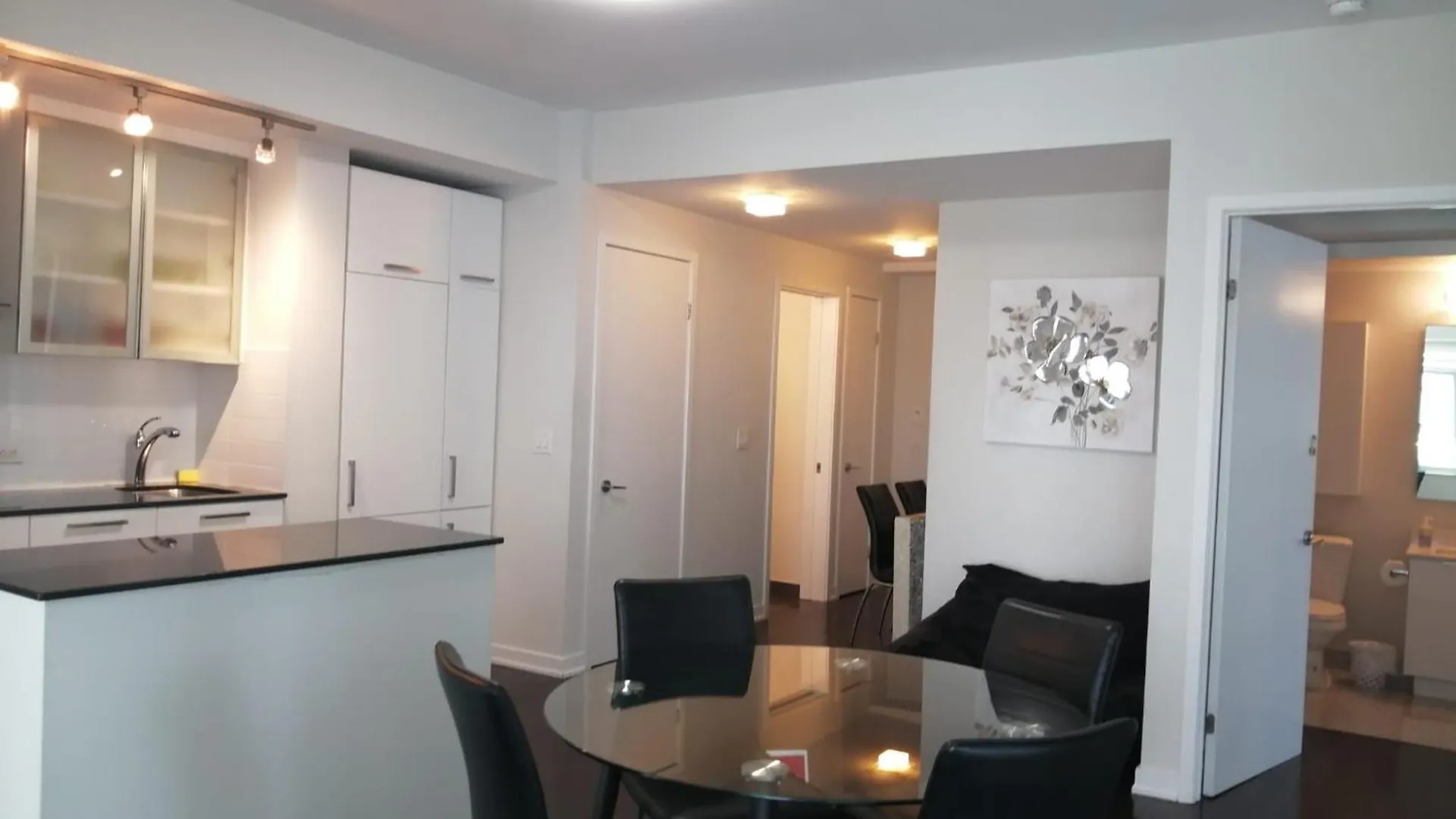 Apartment Above Clouds 3 Bedroom Condo Downtown Toronto Canada