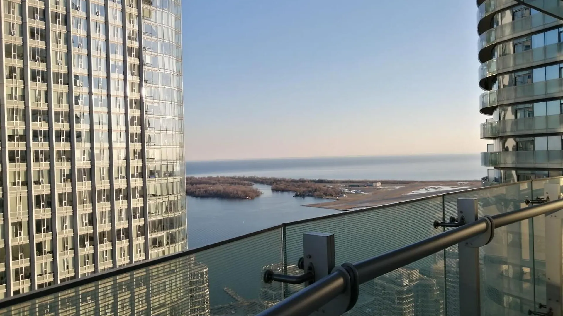 Above Clouds 3 Bedroom Condo Downtown Toronto