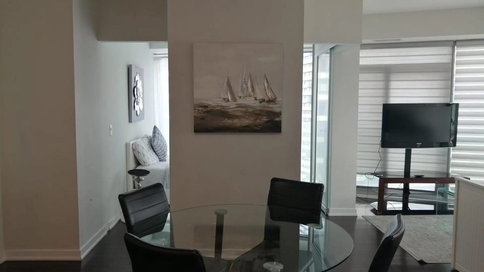 Above Clouds 3 Bedroom Condo Downtown Toronto Apartment